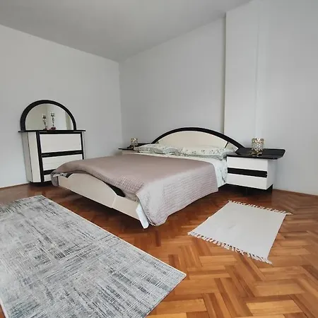 Luna * Šajini